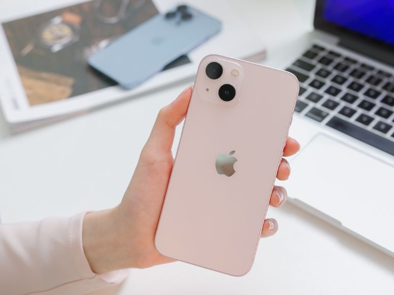 Thiết kế iPhone 13 vẫn đẹp trong 2026