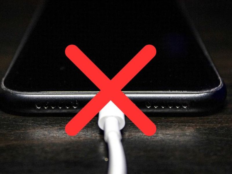 Có nên thay pin khi iPhone nóng lúc sạc không?