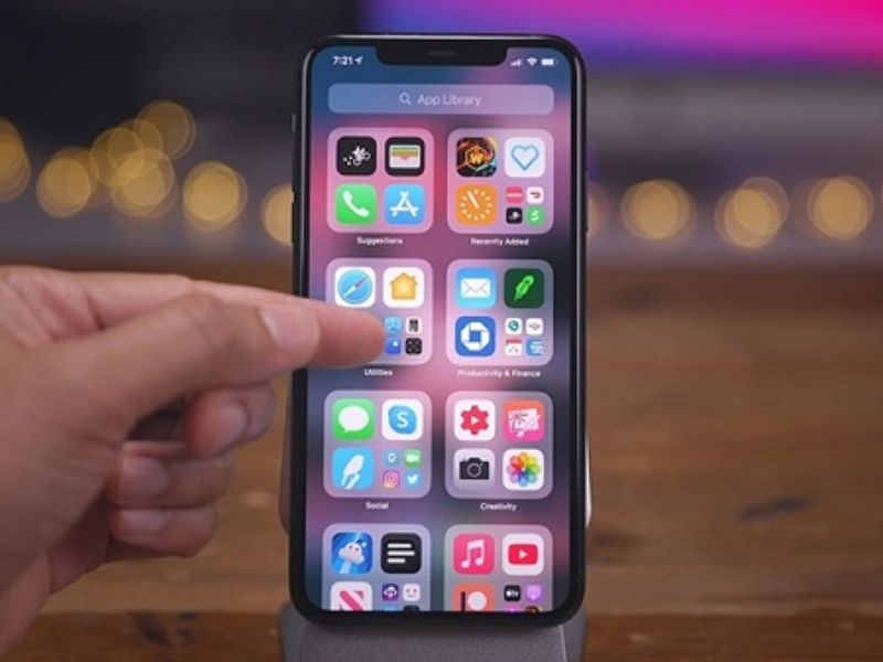 Vuốt sang thư viện ứng dụng trên iPhone