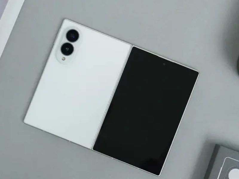 Galaxy Z Fold 8 có bút không?