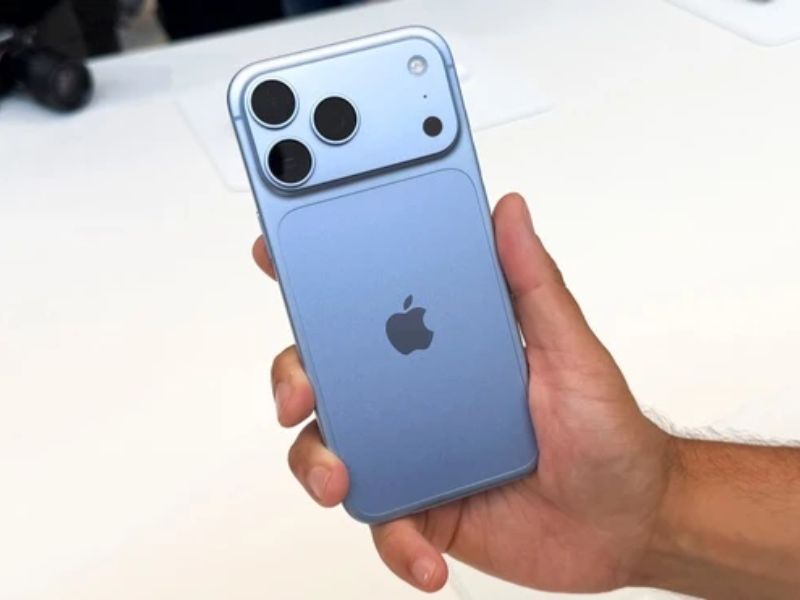Hình ảnh thực tế iPhone 18 Pro Max màu Băng Thanh