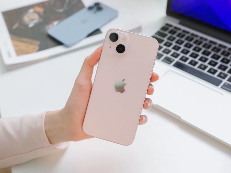 iPhone 13 có màu hồng không?
