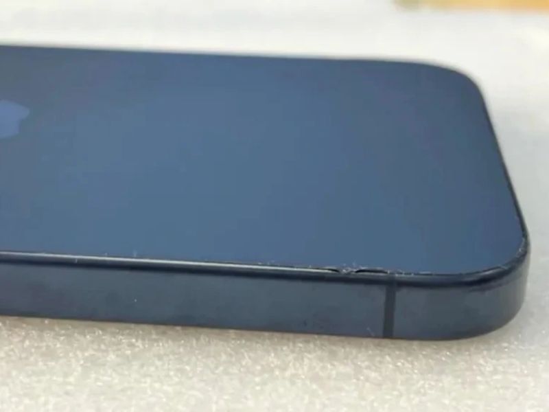 iPhone 15 Pro Max tróc sơn viền phải làm sao