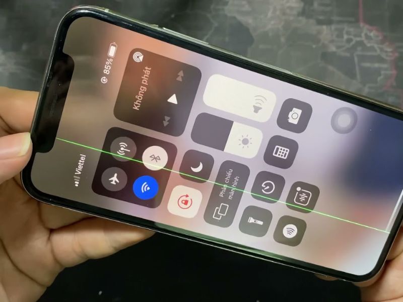 Xử lý màn hình iPhone bị sọc