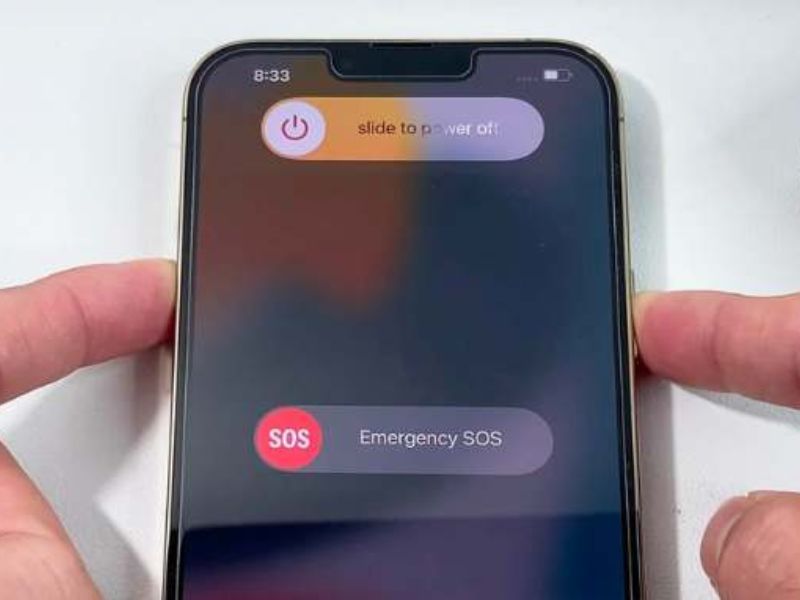 Khởi động lại điện thoại xử lý lỗi iPhone loa ngoài bị nhỏ