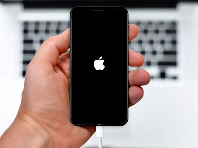 Khởi động lại điện thoại iPhone