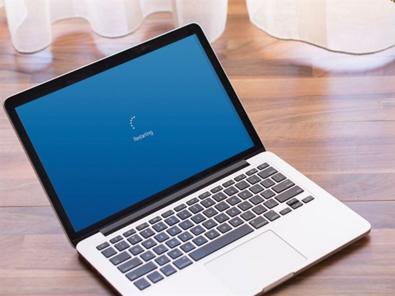 Khởi động lại laptop
