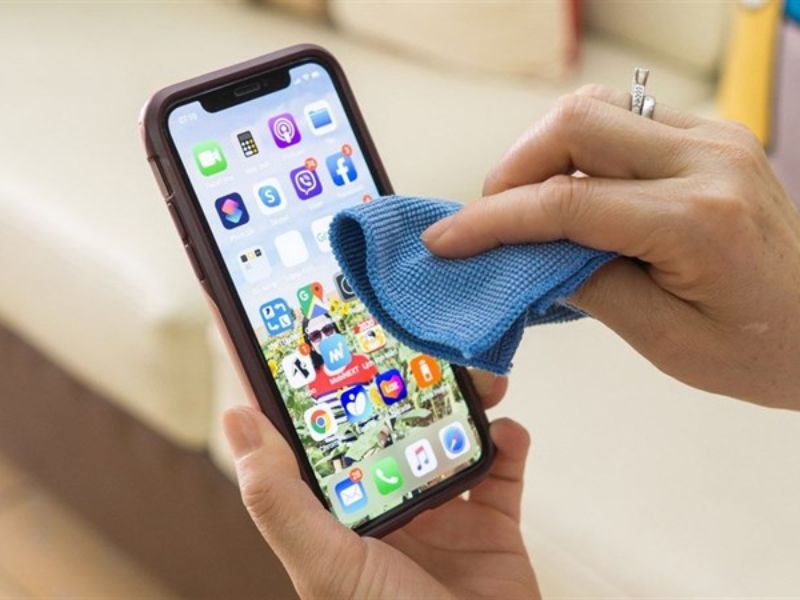 Lau sạch màn hình và kiểm tra lại
