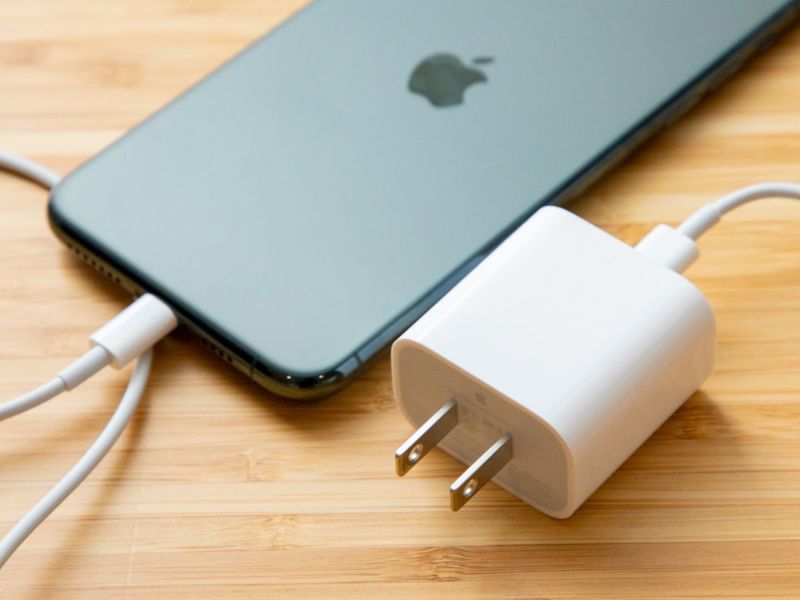 MacBook yêu cầu công suất sạc bao nhiêu W?