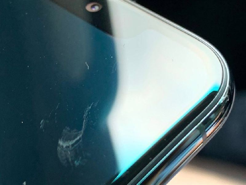 iPhone bị xước phim là gì