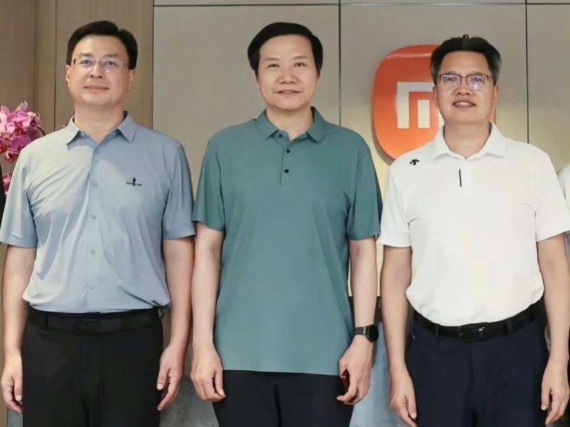 Rò rỉ Xiaomi Mix Ultra màu đỏ tía cực đẹp