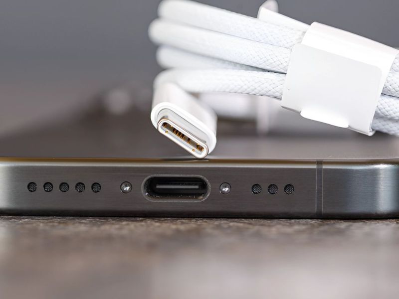Nên chọn củ sạc 1 cổng hay nhiều cổng cho iPhone 16 Pro Max?