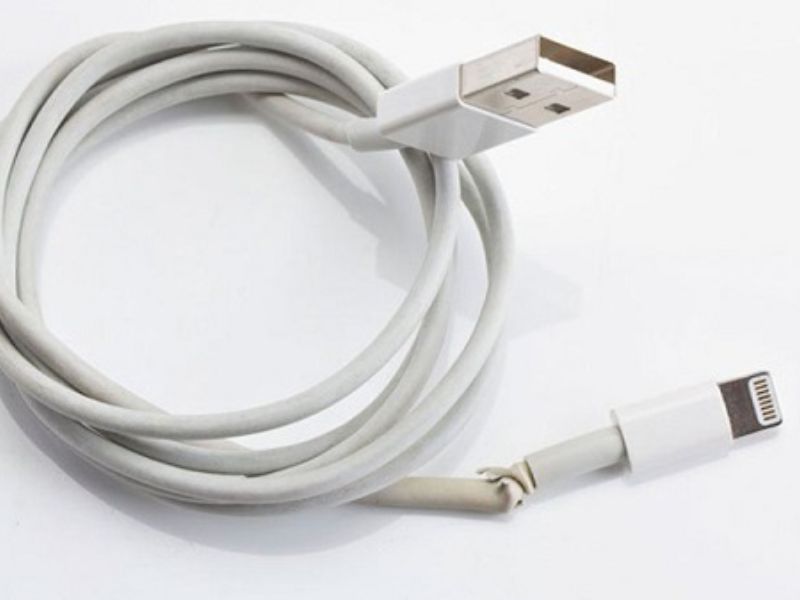 Những lỗi cần tránh khi nối dây sạc điện thoại bị đứt
