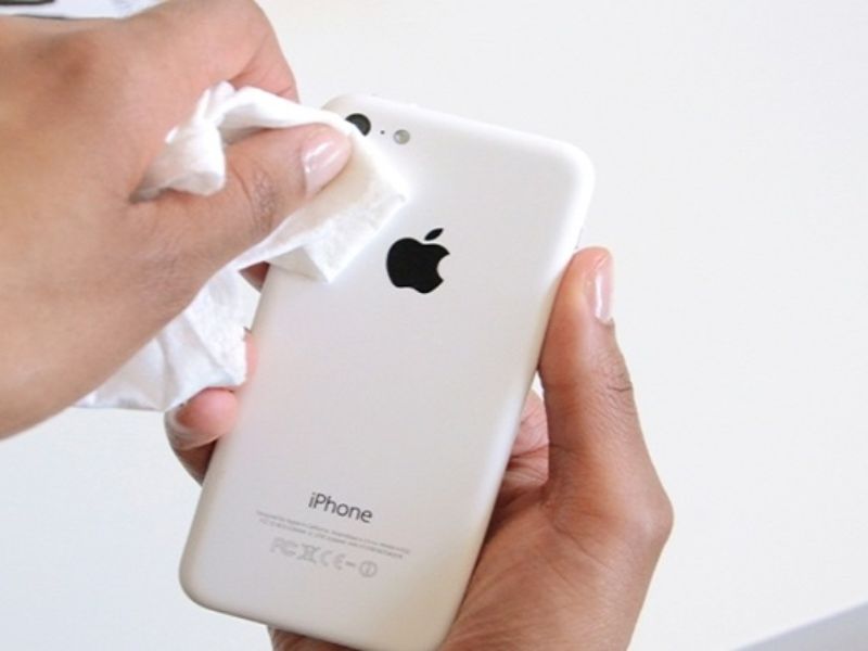 Những sai lầm khi vệ sinh camera iPhone