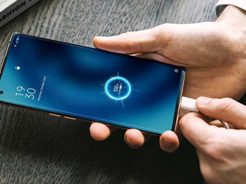 Tại sao khi sạc pin điện thoại iPhone bị nóng?