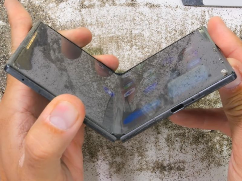 Kiểm tra độ bền Galaxy Z Fold8