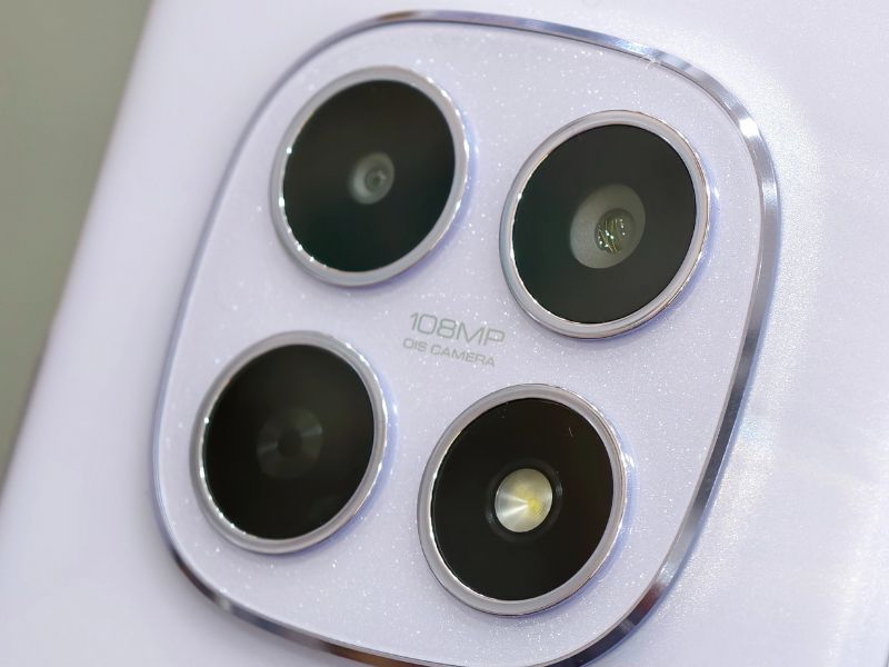 Camera quay chụp sắc nét ấn tượng