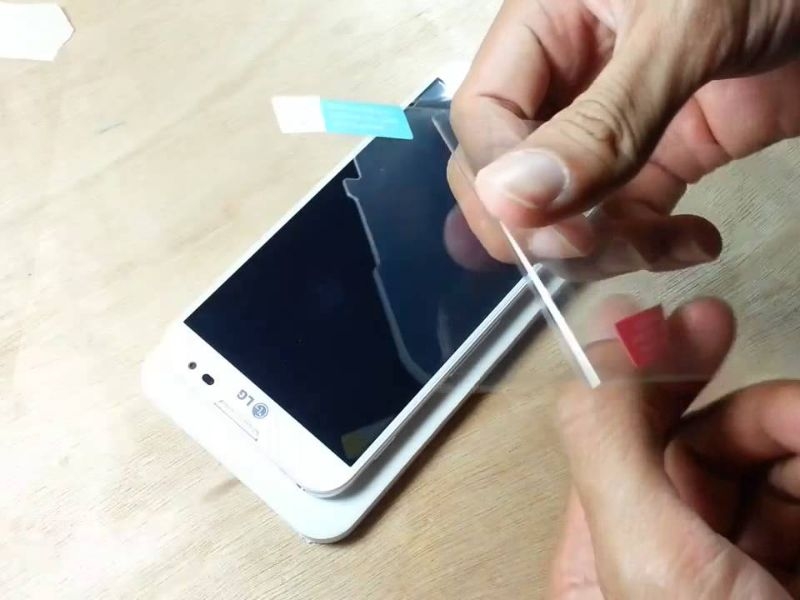 Hướng dẫn cách dán màn hình điện thoại chi tiết