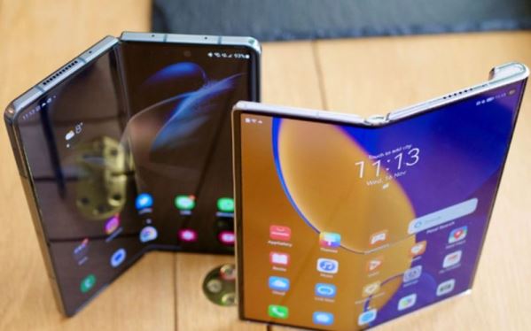 huawei-vuot-mat-samsung-su-thong-tri-moi-tren-thi-truong-smartphone-man-hinh-gap