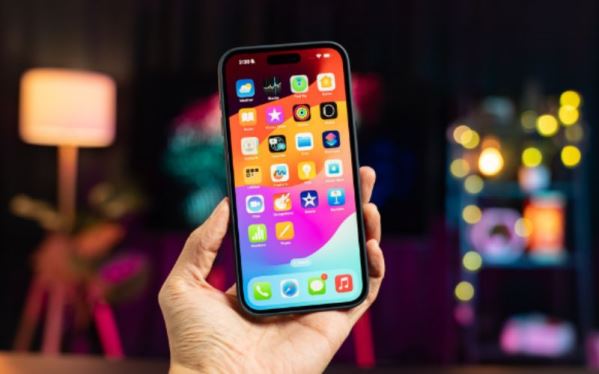 iphone-16-pro-max-can-canh-thiet-ke-vien-mong-vo-cuc