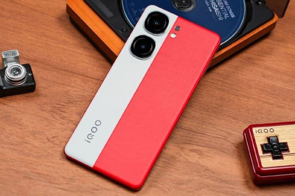 iqoo-neo-10-sap-ra-mat-cau-hinh-manh-me-va-thiet-ke-an-tuong-voi-snapdragon-8-gen-3