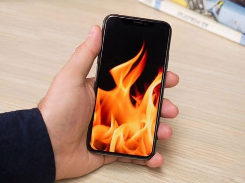 Nổ điện thoại có nguy hiểm không? Cần làm gì?