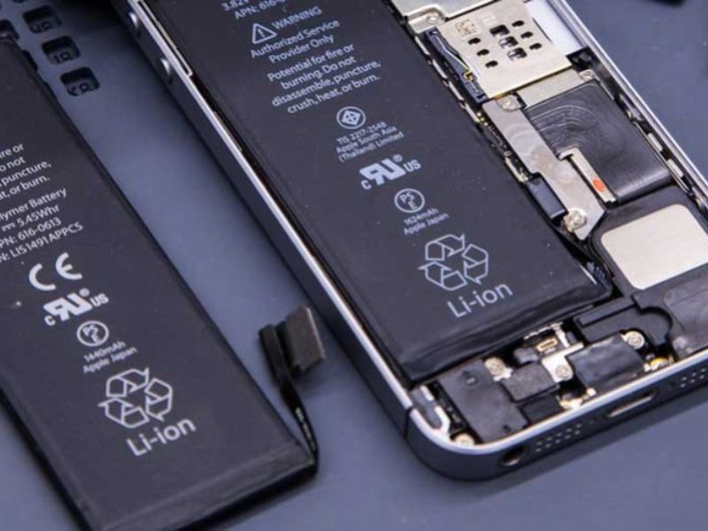 Pin dịch vụ iPhone là gì? Có nguy hiểm không?