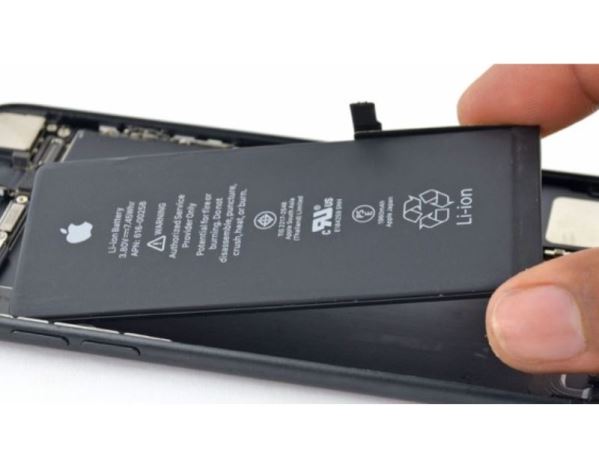 theo-bao-cao-apple-se-don-gian-hoa-viec-thay-pin-cho-iphone